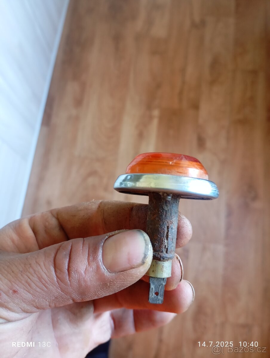 Staré kontrolky a jiné součástí auto moto - 6