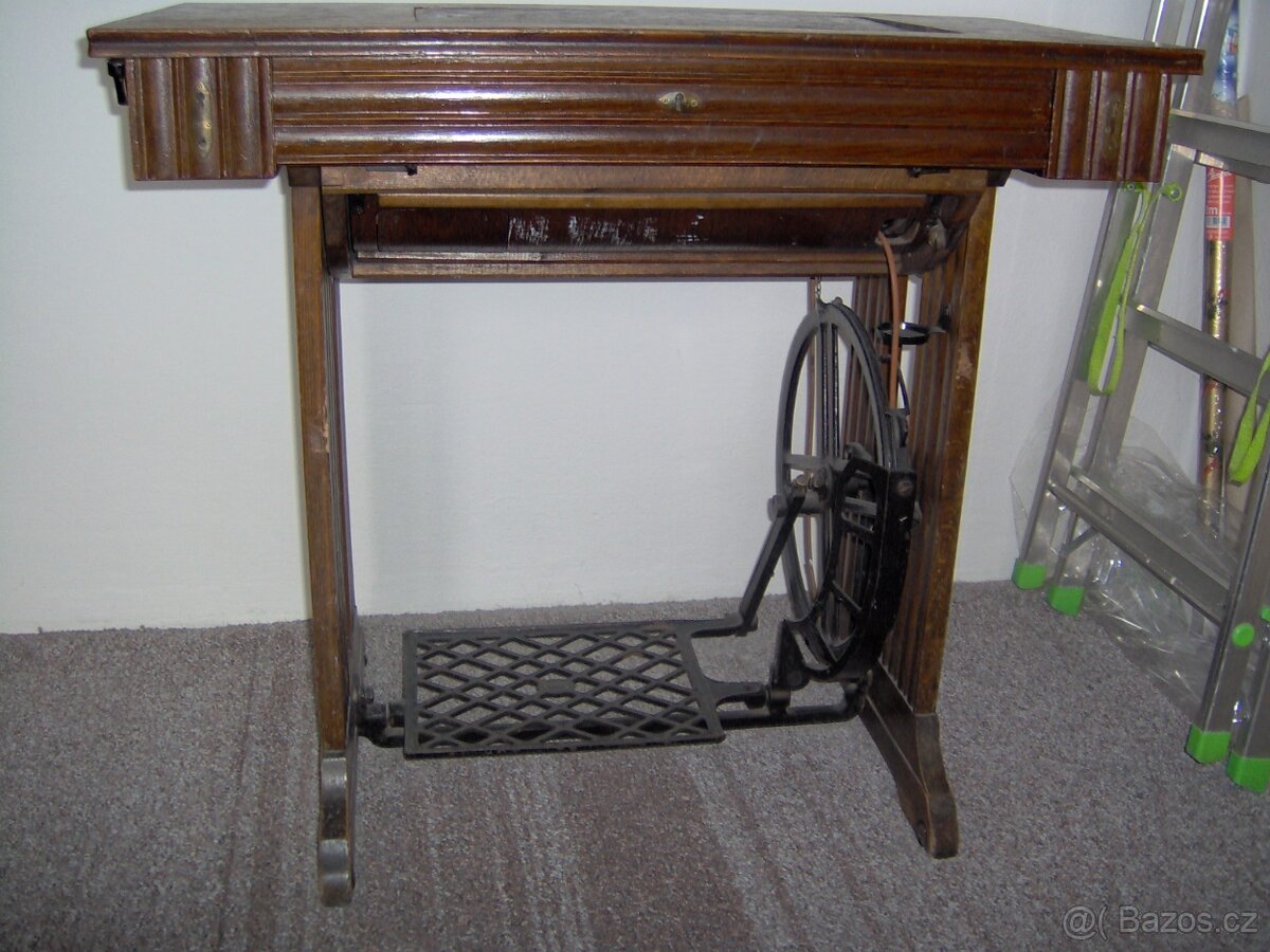 Starý šicí stroj Pfaf - 6