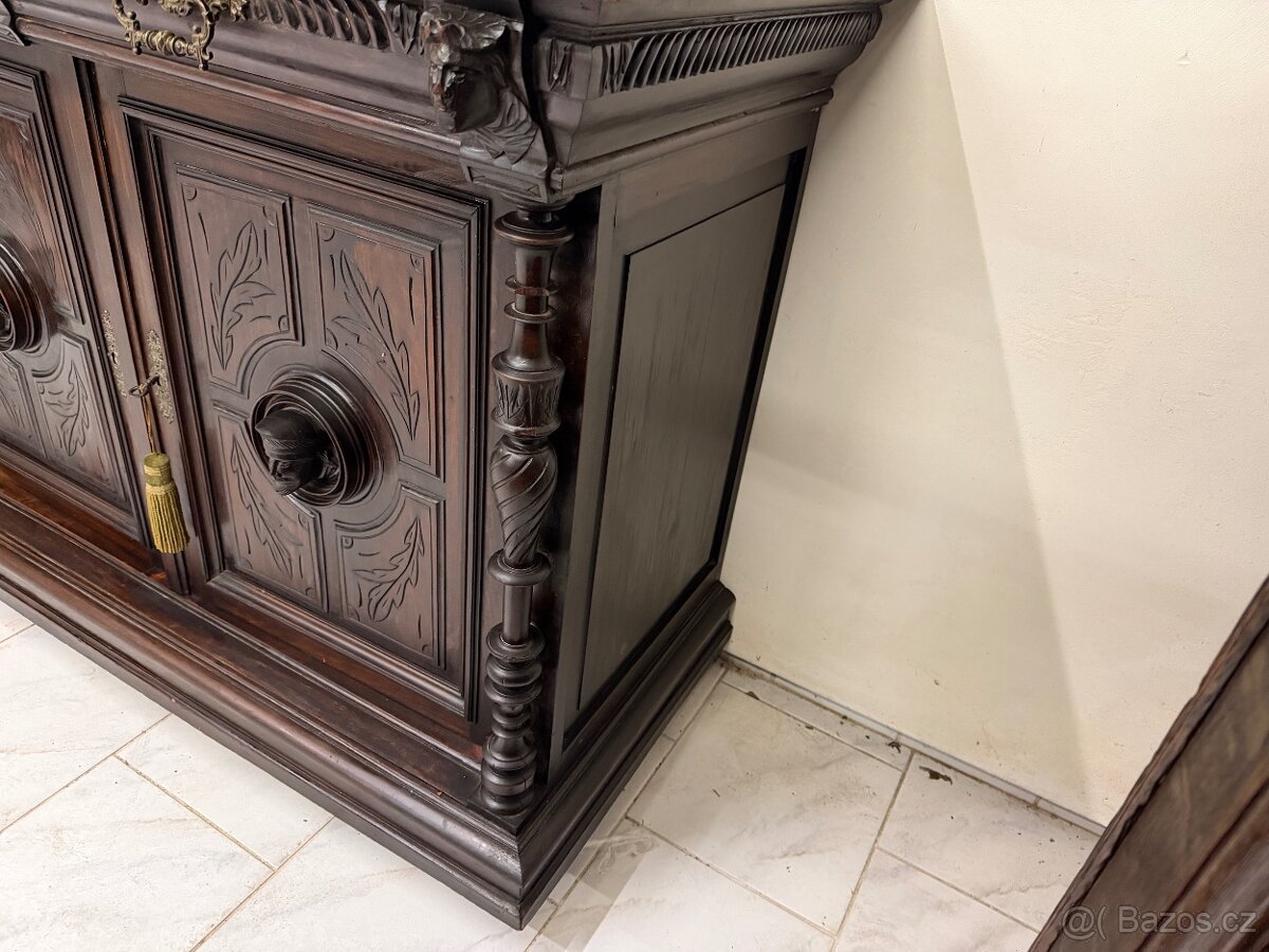 Starožitné skříně Henri II. - 6