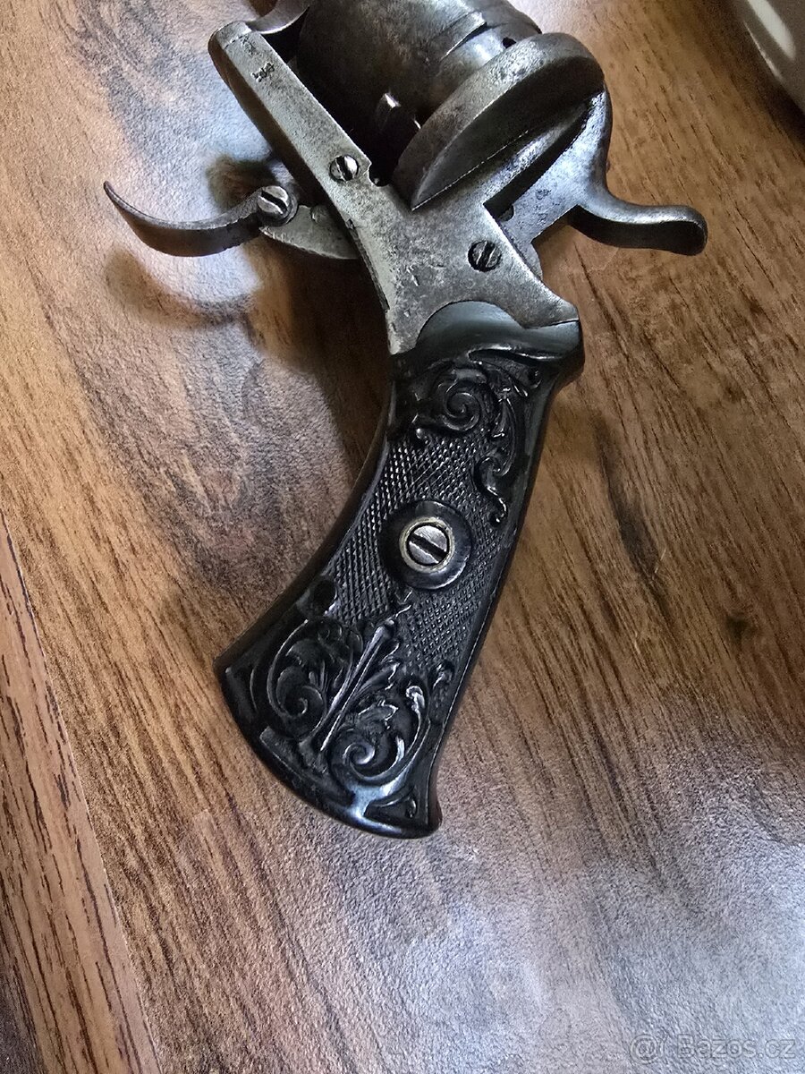 KRASNY STARY HISTORICKÝ REVOLVER 7MM - 6