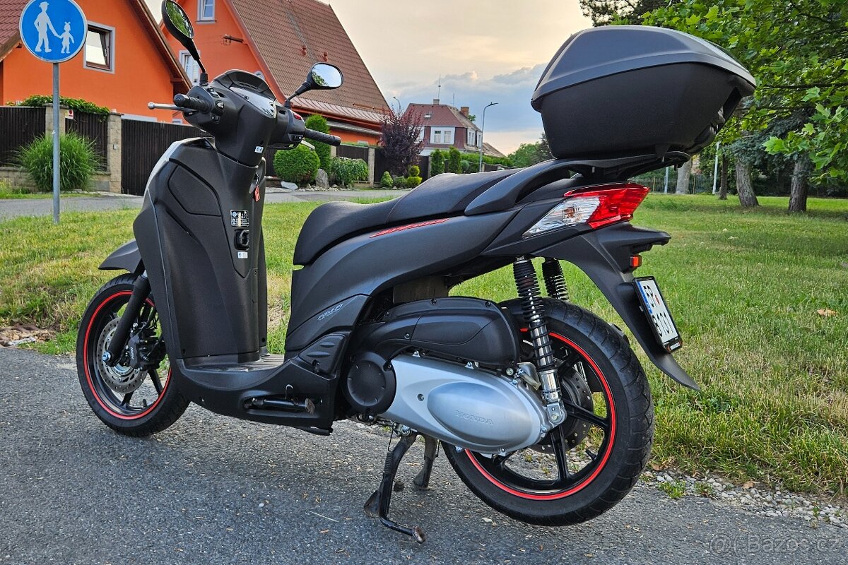 Honda SH 300i - 6