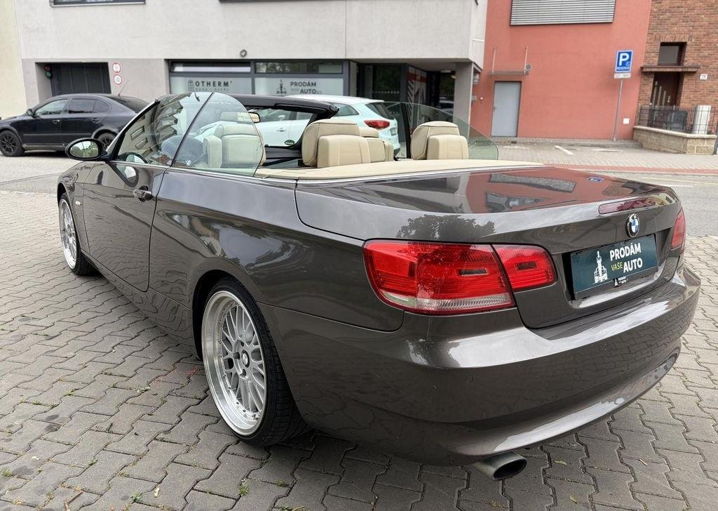 BMW Řada 3, 320i cabrio e93 manuál - 6