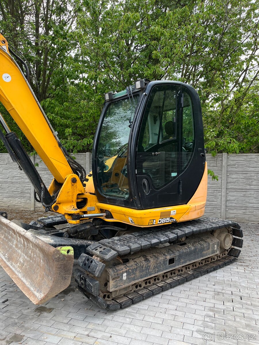 Pásové rypadlo JCB 8085 - 6