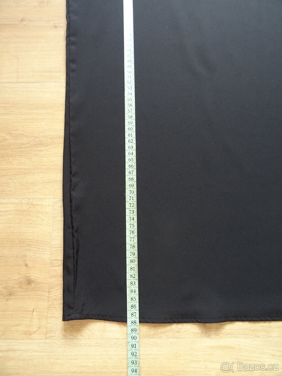 Jednoduché černé šaty s flitry - vel. M - 6