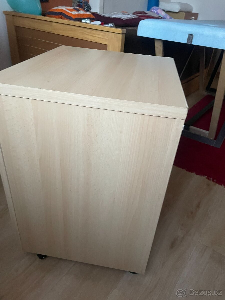 Pracovní stůl - 6