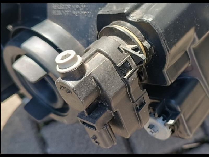 SUZUKI SX4 2006-2013 pravé a levé přední světlo. - 6