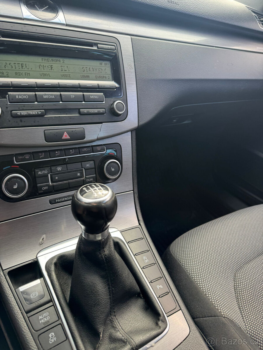 Volkswagen Passat 1.6 TDI, 77 kW, r. v. 2010 – velmi dobrý - 6
