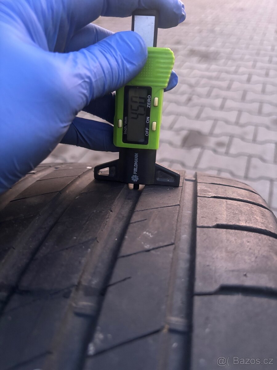 Bridgestone 235/35/19 - 6