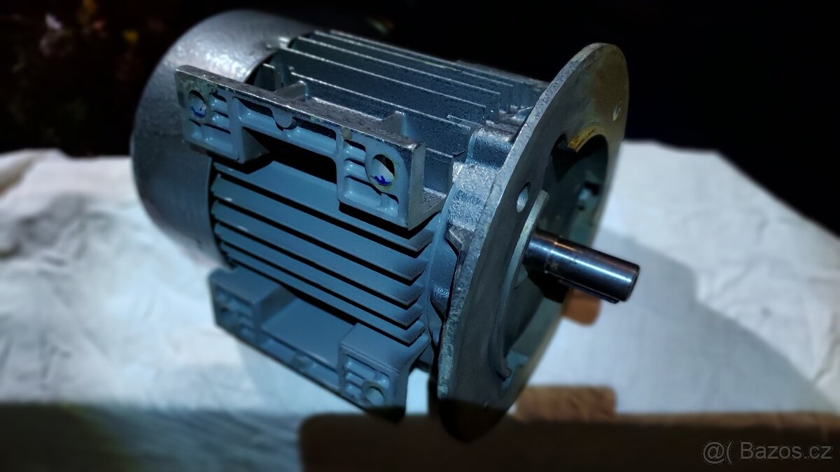 Elektromotor 220/380V , Výkon: 0,37kW,Tvar: patko-přírubový - 6
