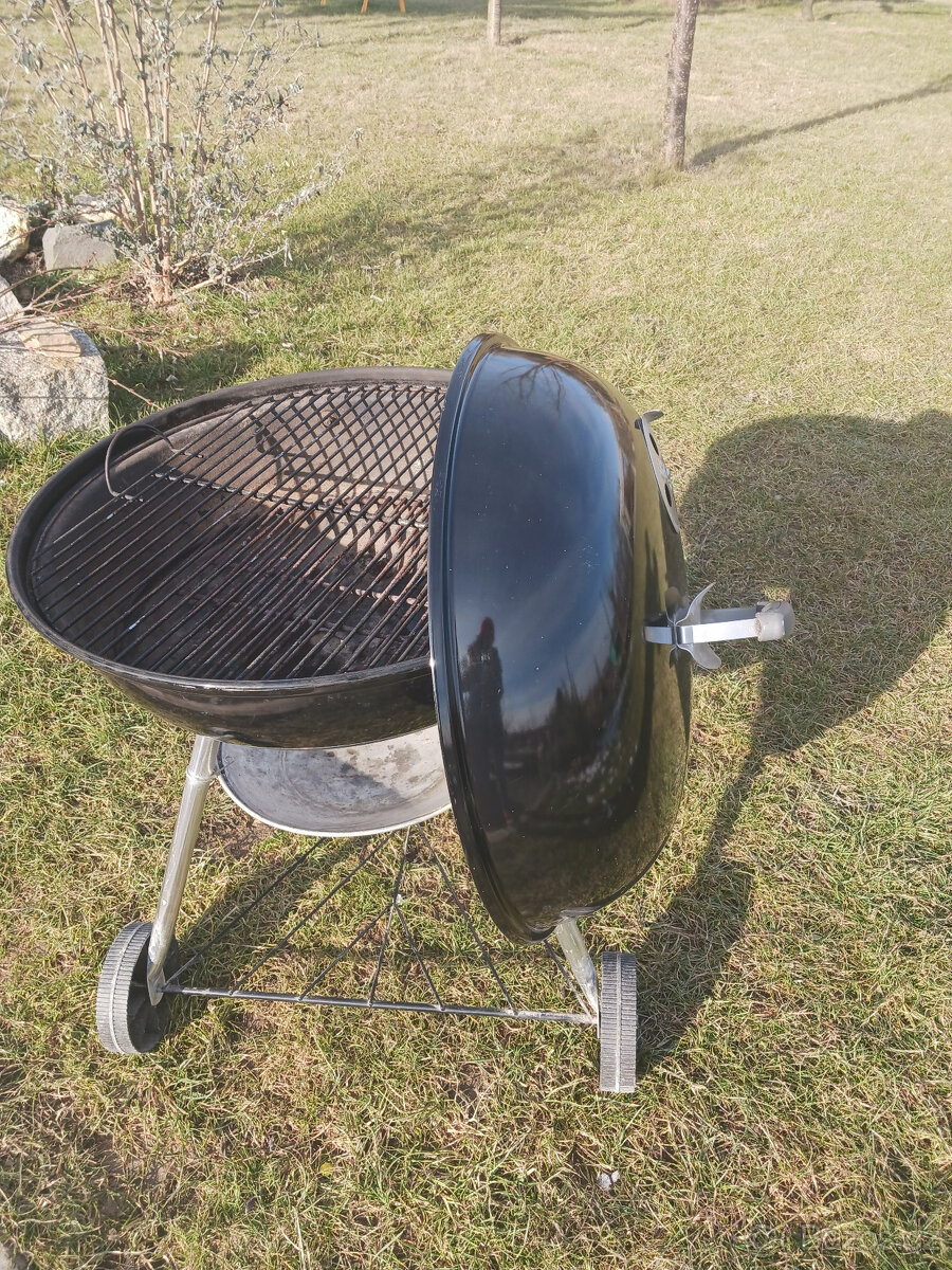 Gril Weber na dřevěné uhlí - 6