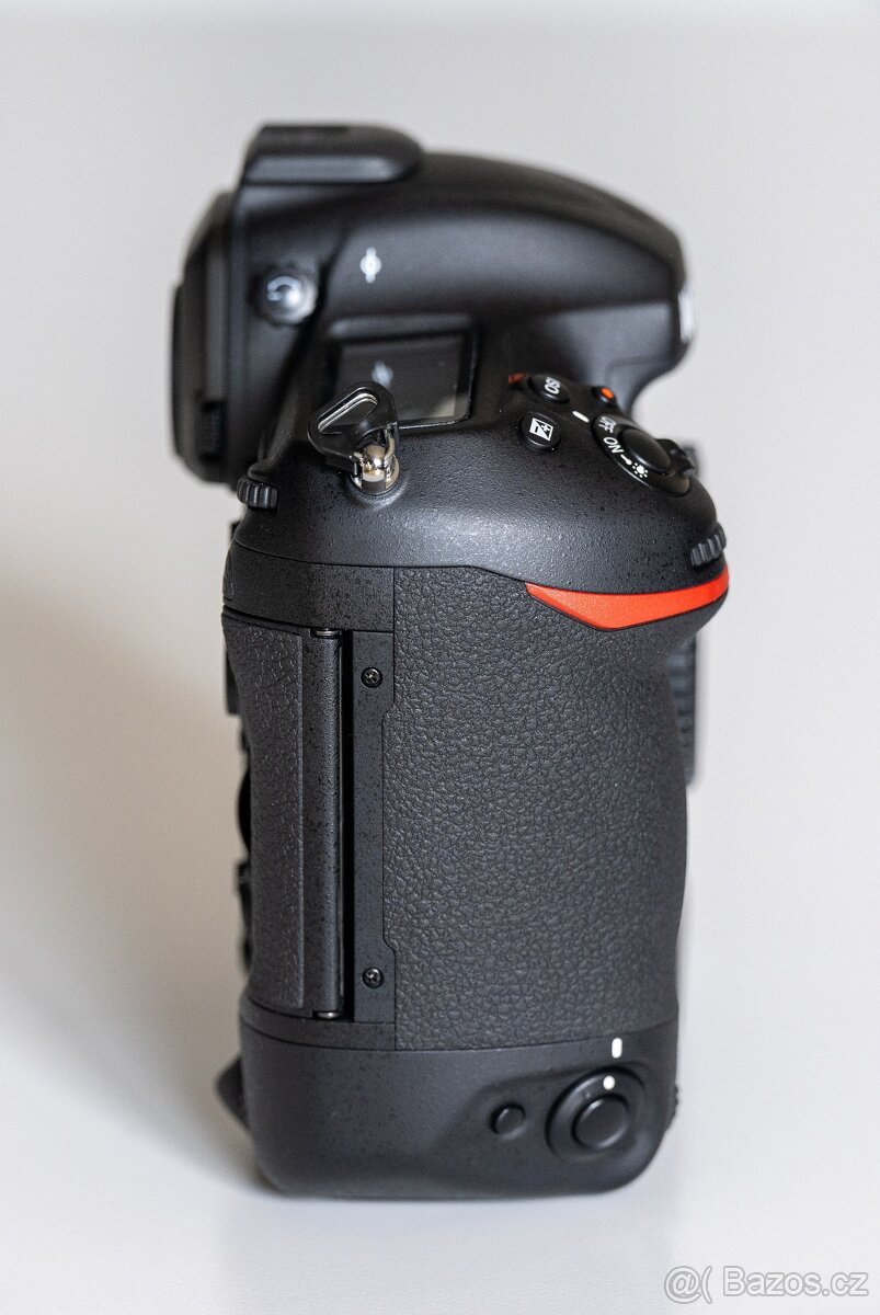 NIKON D5 + bohaté příslušenství - 6