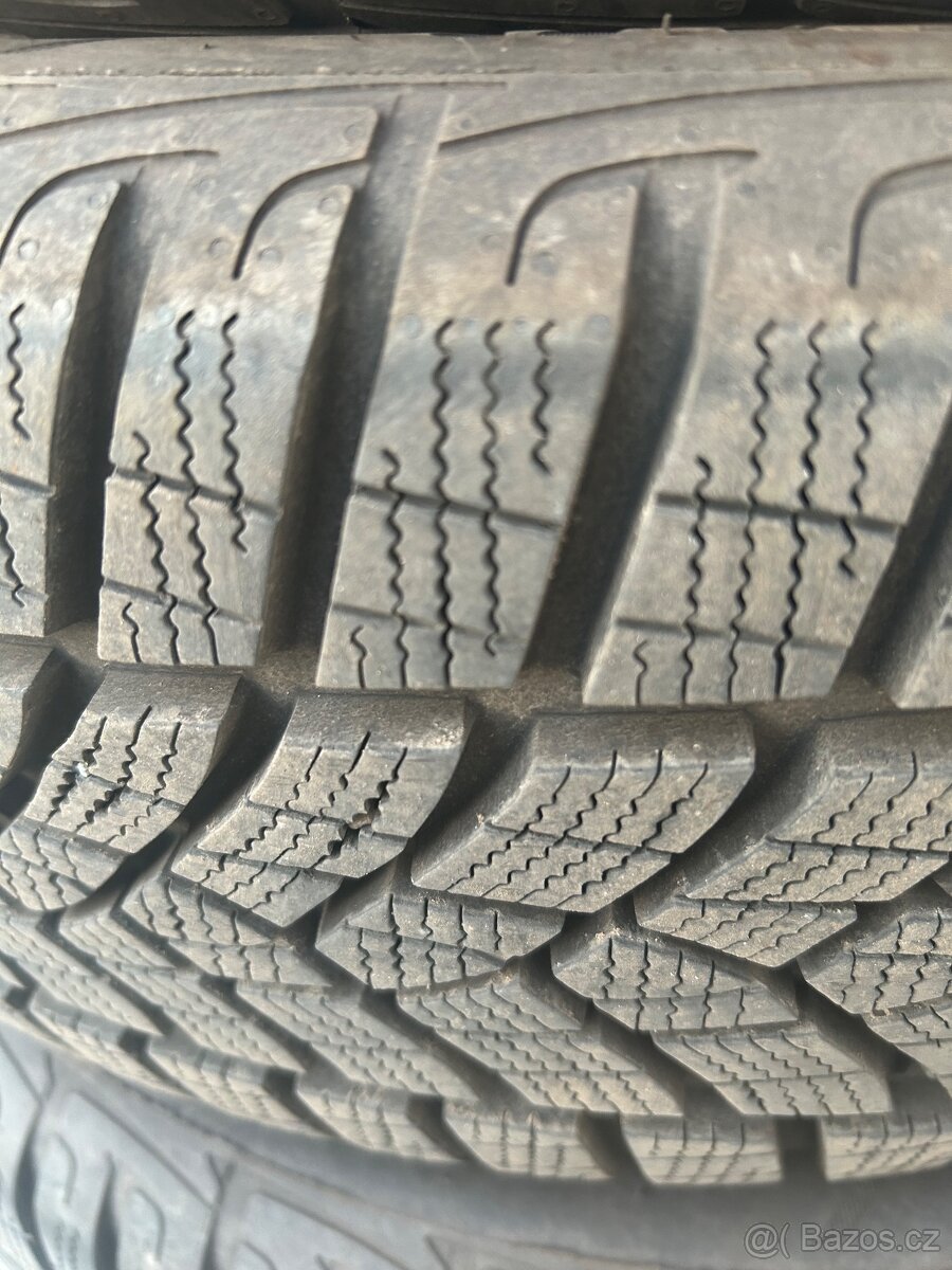 Zimní pneu Goodyear 195/60 R18 - 6