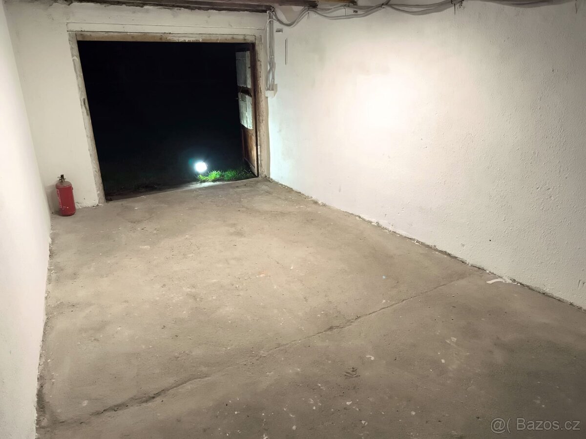 Pronájem 2garáž + elektřina - 6