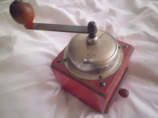 Pěkný Starožitný dřevěný Mlýnek na Kávu - Eva - 6