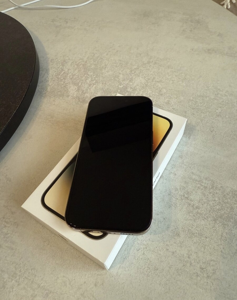 Apple iPhone 14 Pro Gold - 6