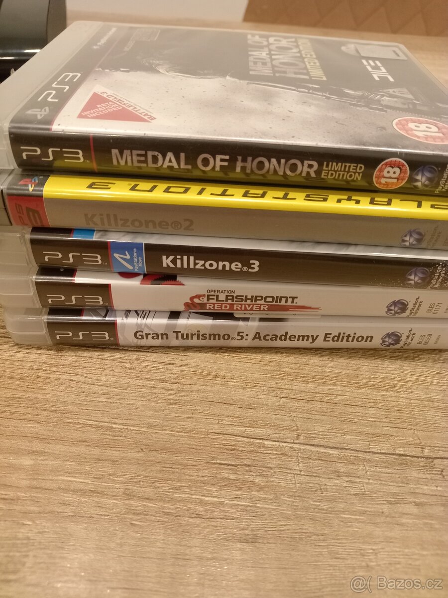 PlayStation 3 Super Slim 500GB + 6 Her - 6