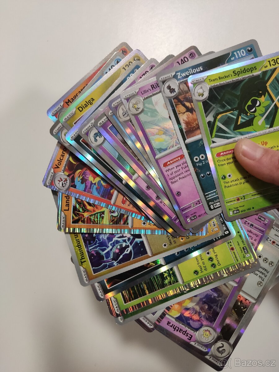 Prodám kartičky Pokémon 561kusu plus funko cena 1000 - 6