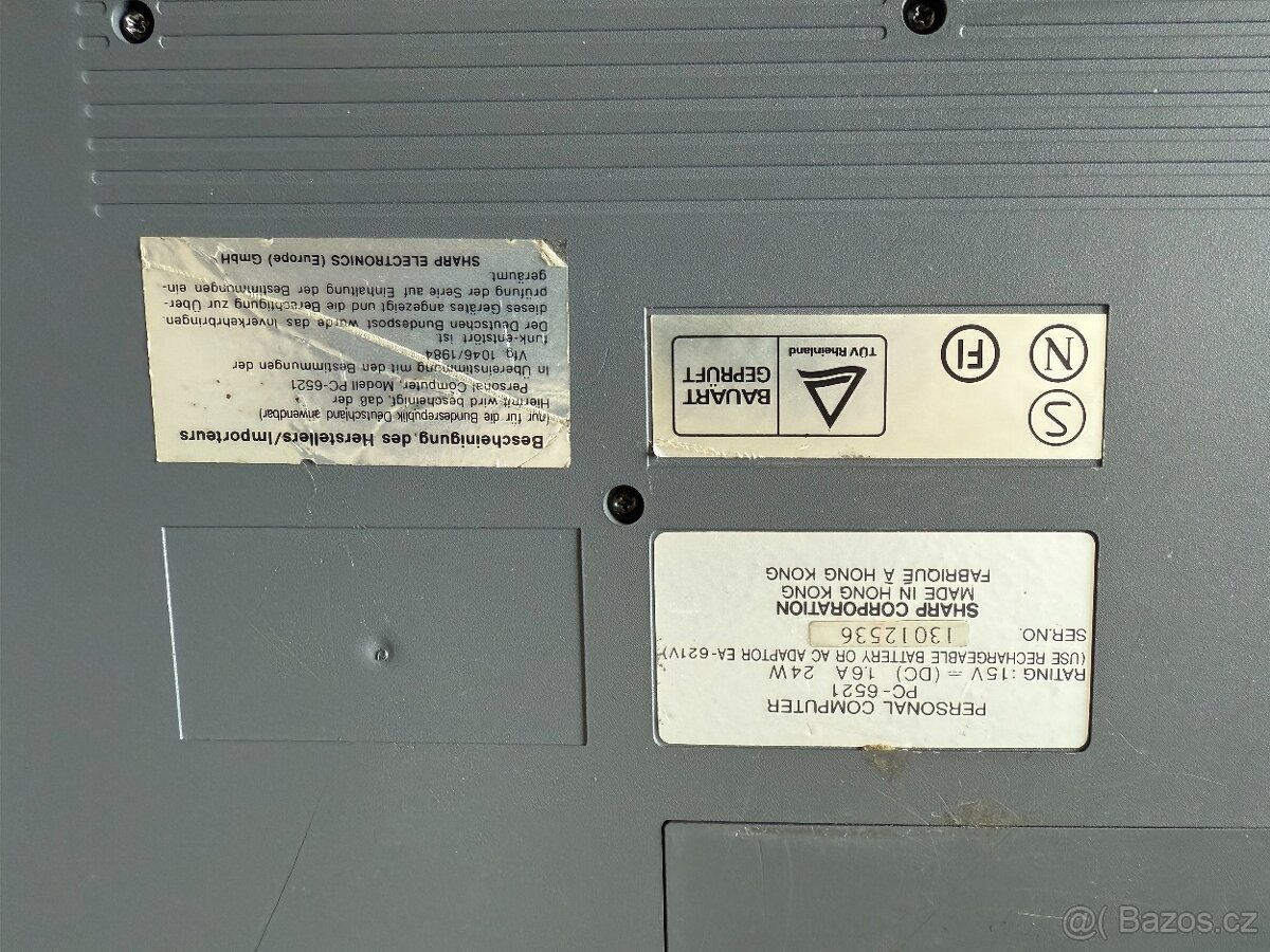 Stary retro notebook Sharp PC-6500 - 6