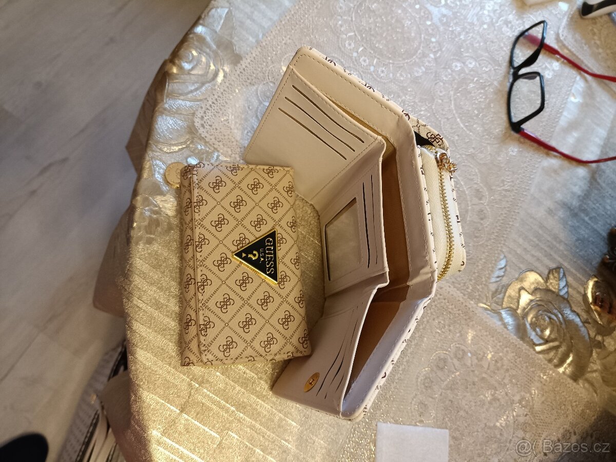 Kabelka Guess s peněženkou a popruhem. - 6