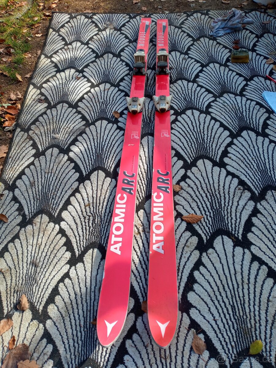 Sjezdové lyže Fisher RCA, Atomic a Artis 648 s vázáním - 6