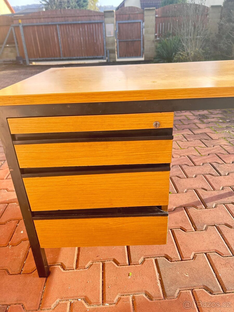 Pevny pracovní stůl - 6