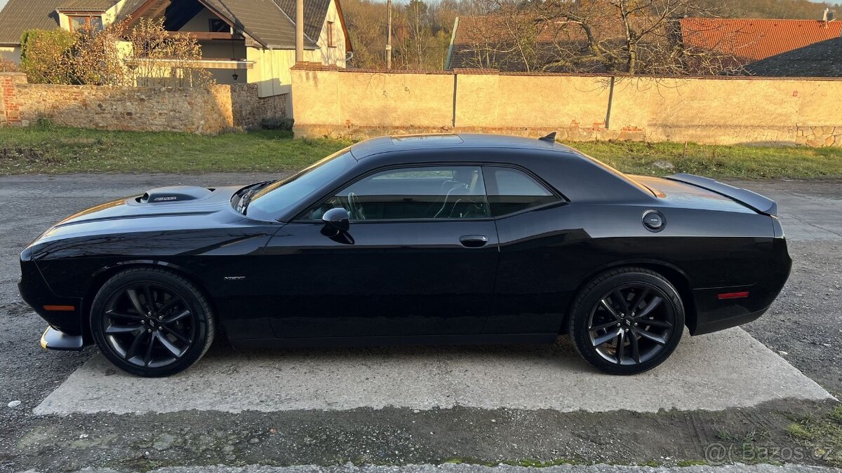 Dodge Challenger SHAKER 5.7 V8 – autopůjčovna - 6