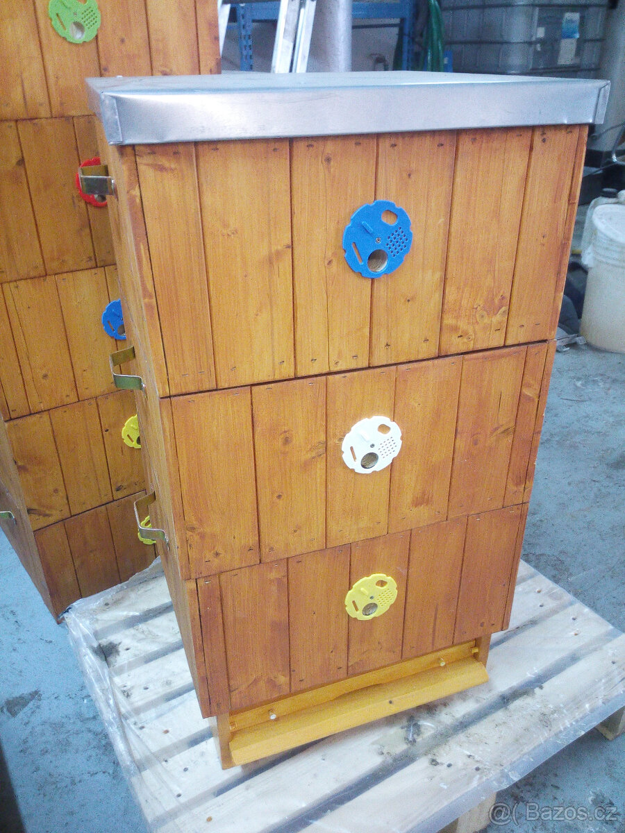 Včelí úly sestava - 6