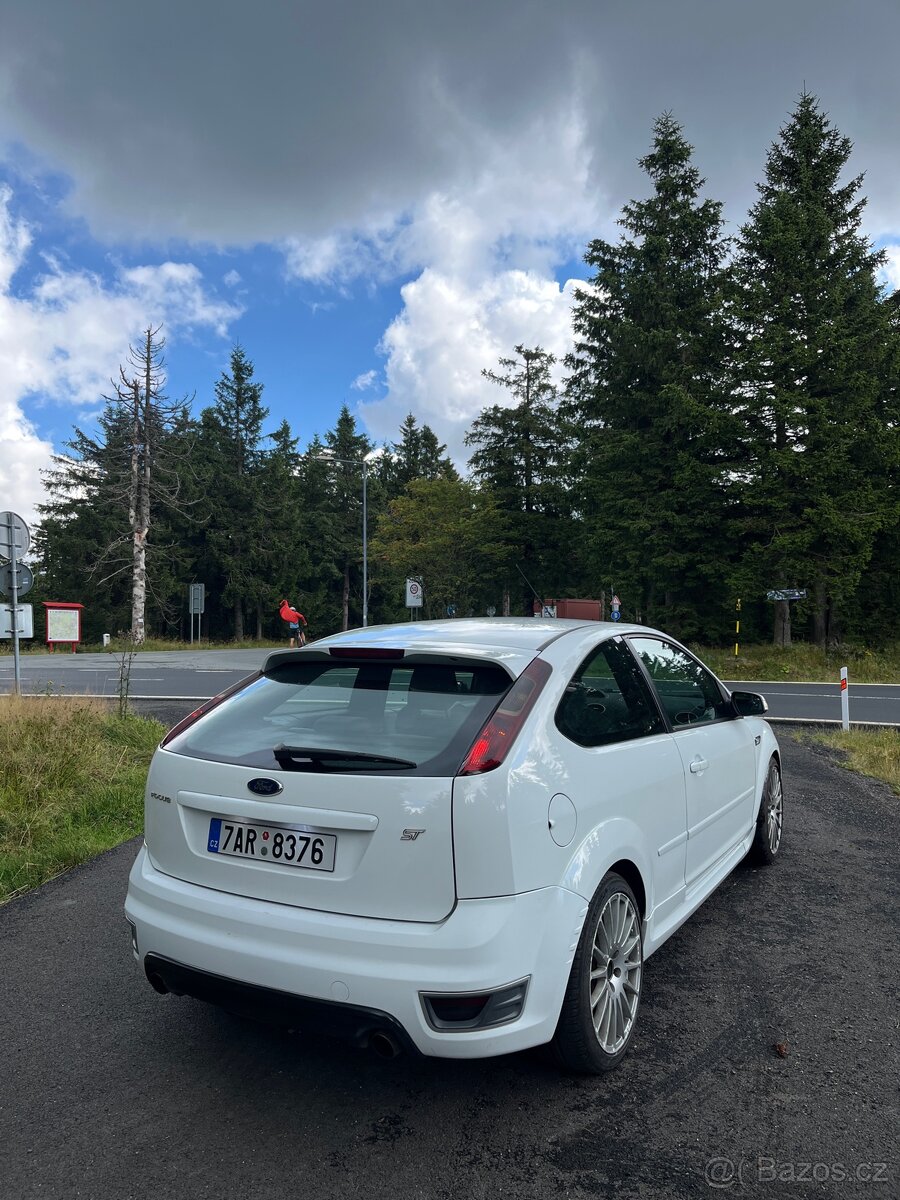 Ford Focus mk2 St225 2.5L - 6
