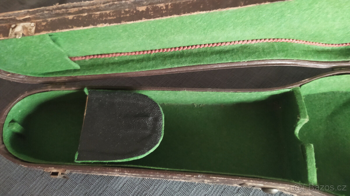 Staré housle a staré pouzdro - 6