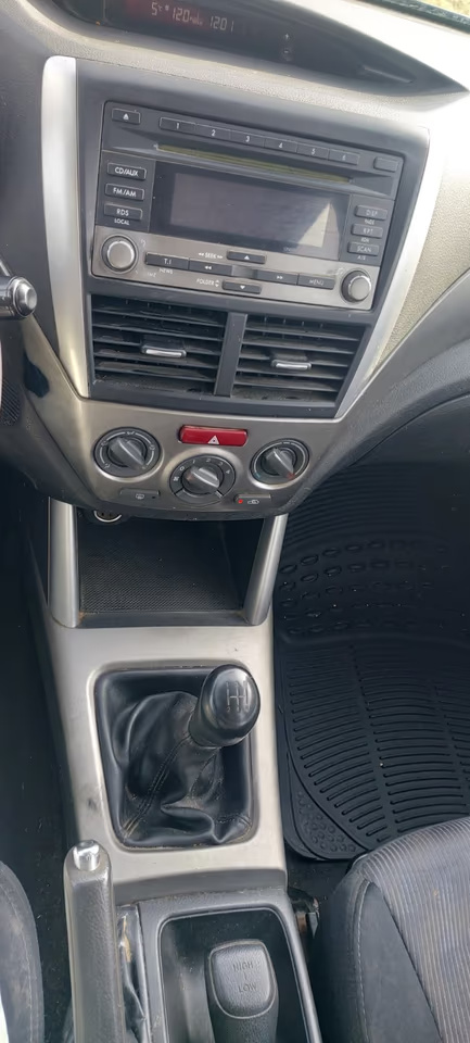 Subaru Forester SH 2.0 4x4 110kw benzín KROUPY Černý - 6