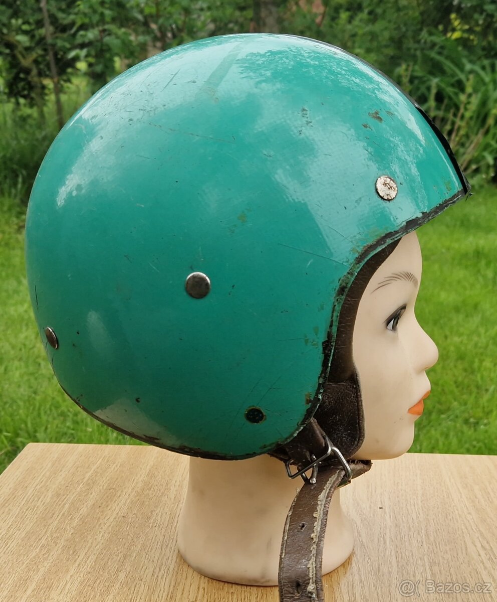 Helma,přilba hříbek,kokosák aj.- 3 ks a brýle - zachovalé - 6