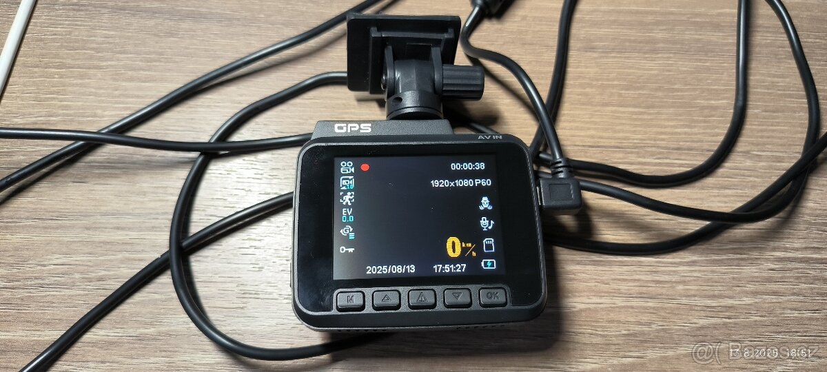 Autokamera AZDOME GS63H stav nové - 6