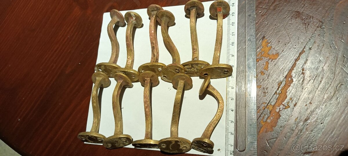 Mosazné kování ,meziokenní zarážky 11ks. - 6