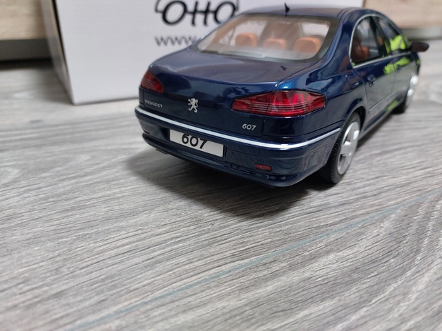 model auta Peugeot 607 Otto mobile 1:18 - 6