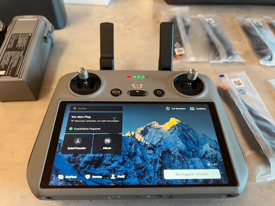 DJI Air 3 RC2 Fly more Combo - 6