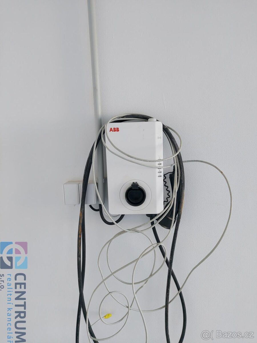 Pronájem garáže s elektronabíječkou - 6