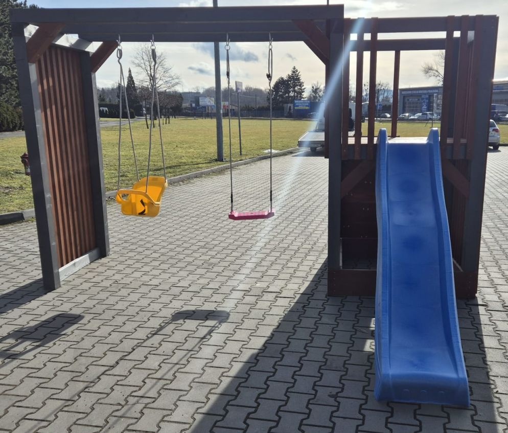 Dětské hřiště se skluzavkou a dovozem - 6