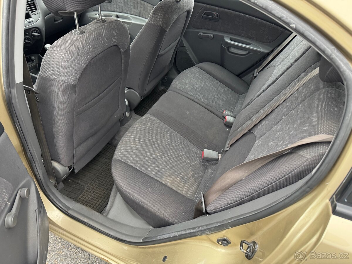 Kia Rio 1.4i 71kw původ ČR , kompletní servisní historie. - 6