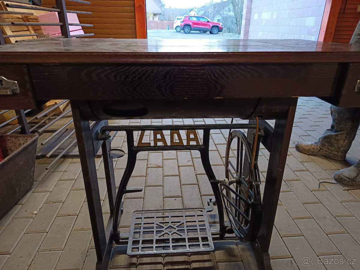 Šicí stroj Lada - 6