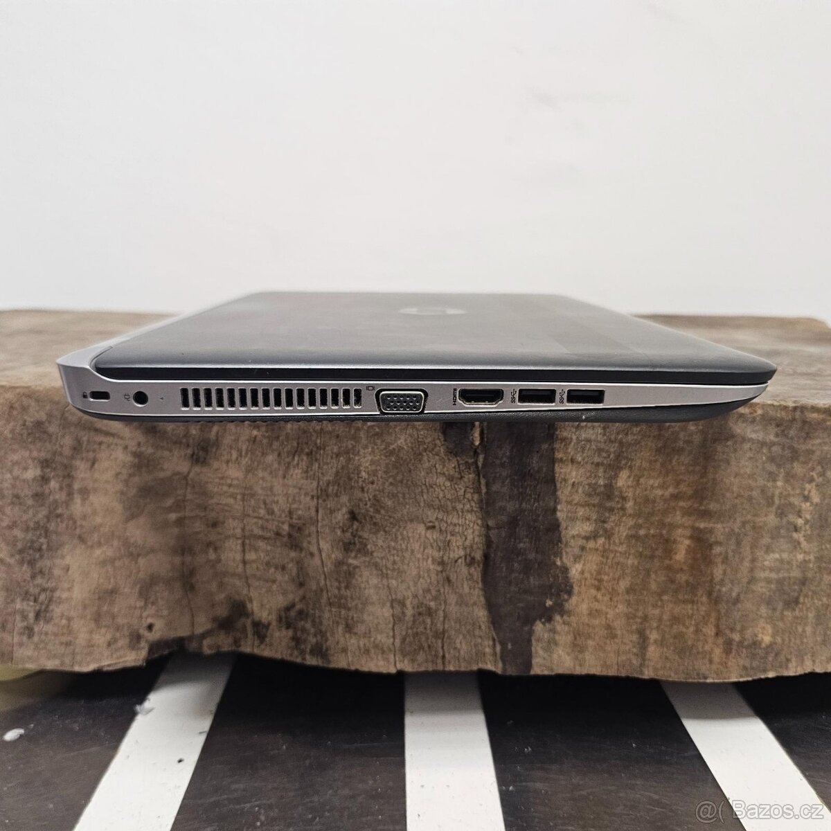 13) HP ProBook 450 G3 - i3-6100U / 8GB / 256GB / 15,6" FHD - 6