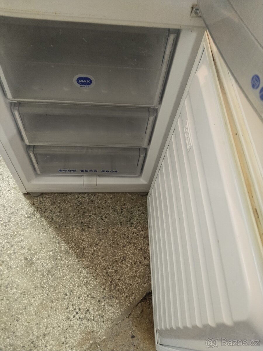 Lednice Whirlpool A+ - 6