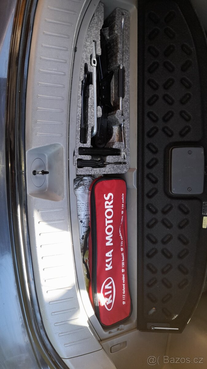 Kia Carens 2.0 CRDi 16V 103kW rodinné auto-SLEVA - 6