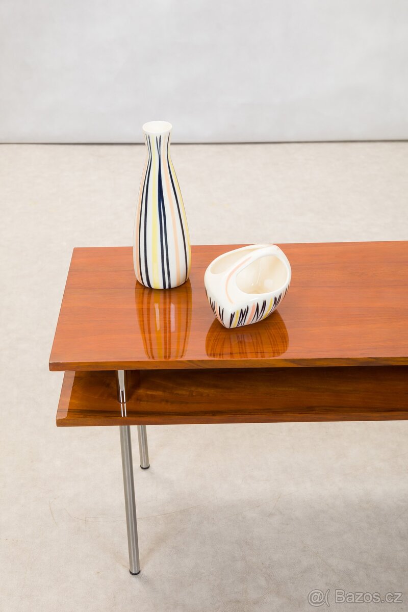 KONFERENČNÍ STOLEK - 6