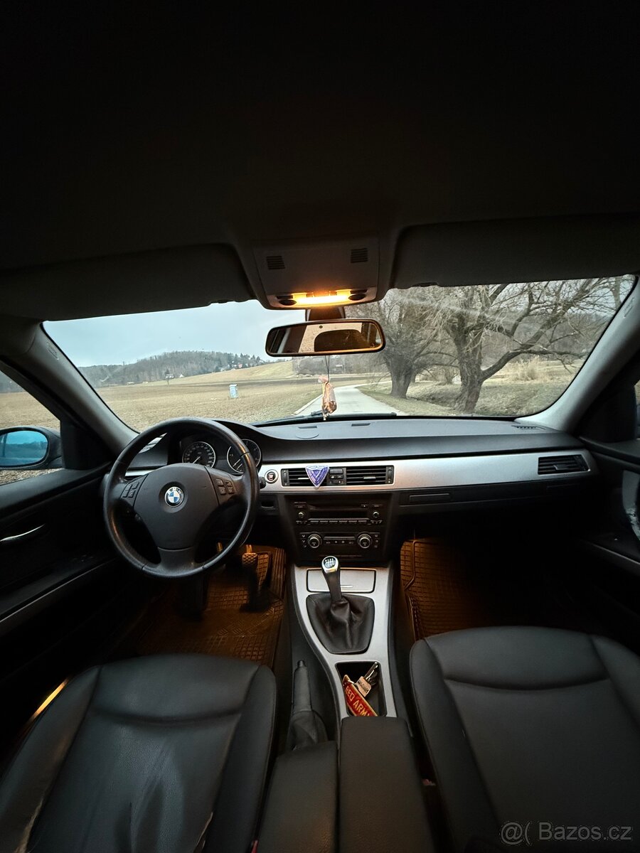 BMW 3 E91 318d - 6