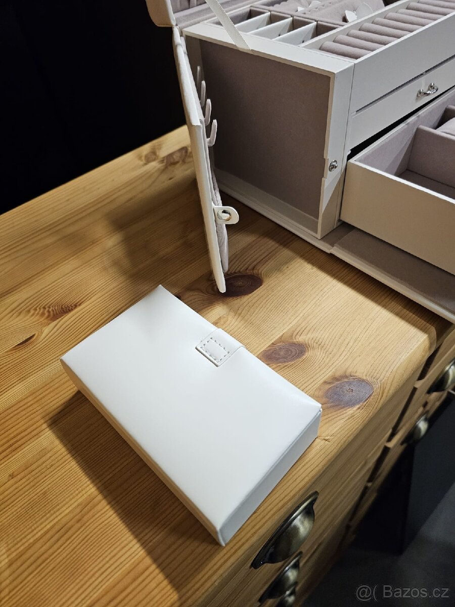 NOVÁ ŠPERKOVNICE - 6