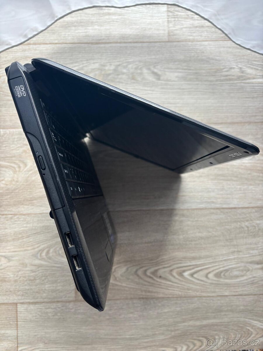 Notebook ASUS s grafikou nVidia a hrami - 6