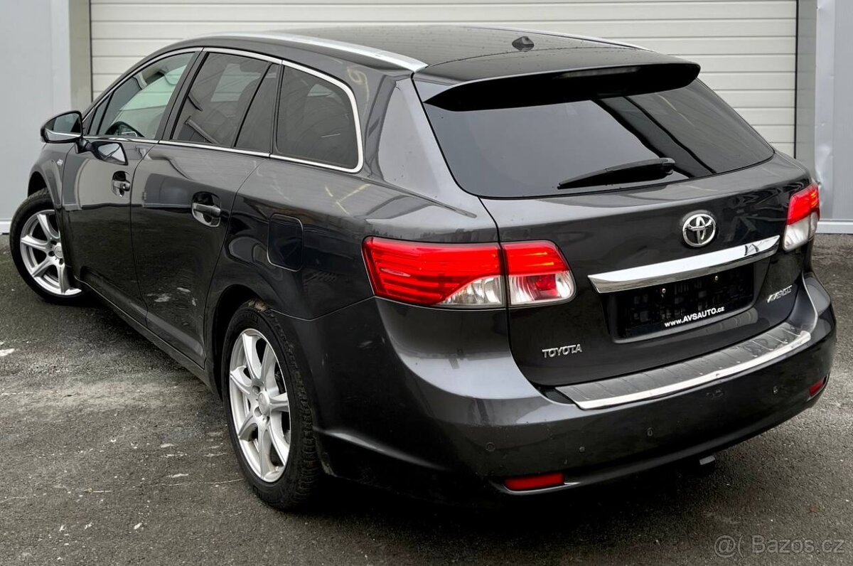 TOYOTA AVENSIS 2.2 D-4D 110 kW • 2011 • BOHATÁ VÝBAVA - 6