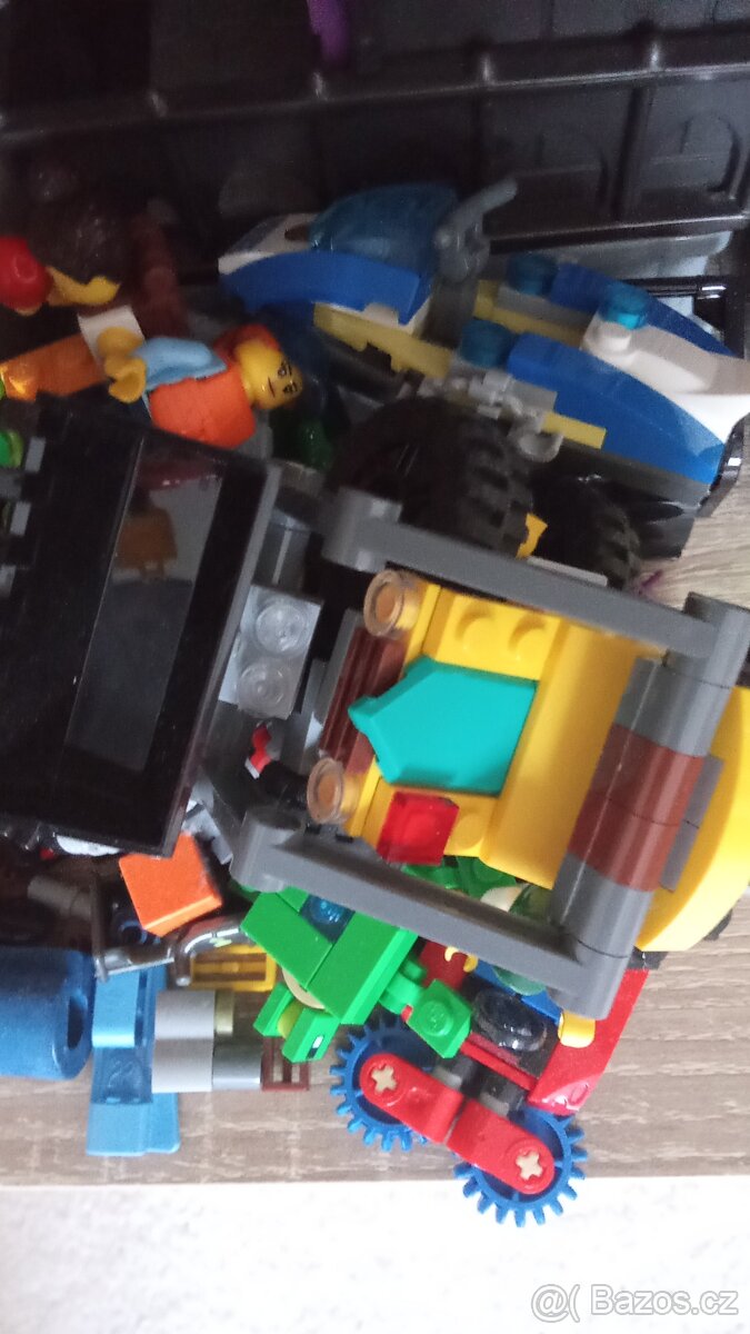 Prodám hrad, klíčenku, čelenku, lego, hračky - 6