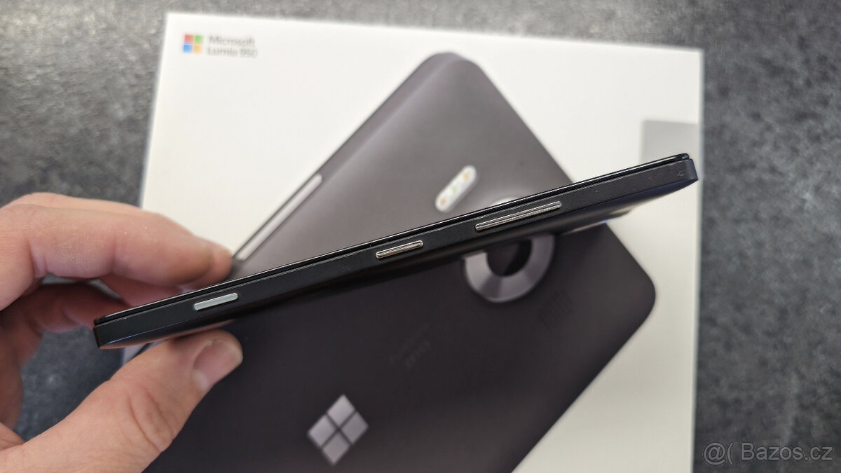 Microsoft Lumia 950 černá - 6