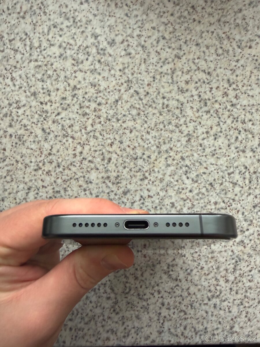 Apple iPhone 15 Pro Max 256GB černý - 6